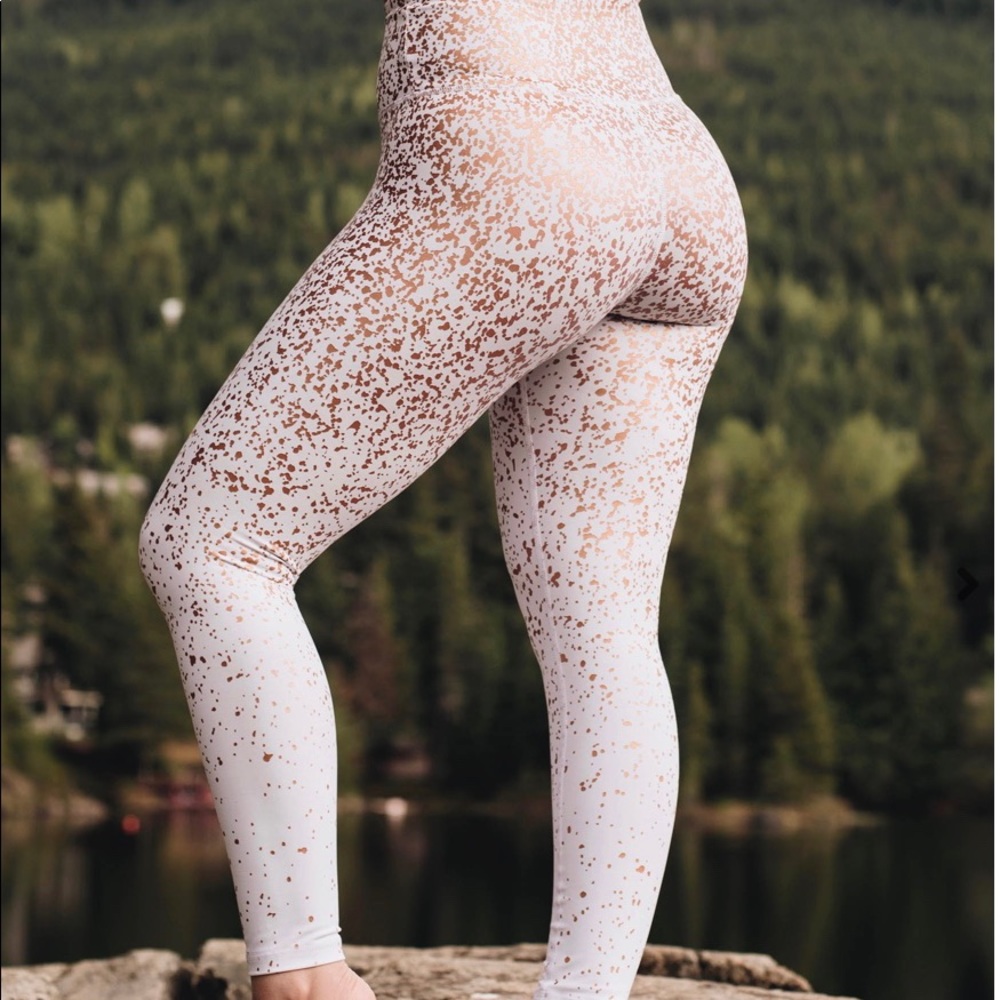 Zyia White Stay Gold